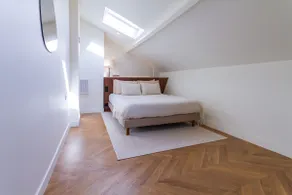 Belleville Townhouse · Sleeps 9 · 2 min Metro - Image 5