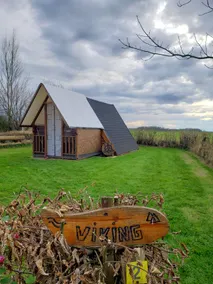 Viking cabin, children's games & mini farm - Image 2