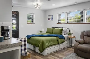 Honeysuckle Suite: Wineries | AC | Laundry - Image 2