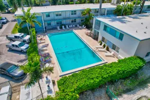 Luxury condo. 300 steps to beach & Naples Pier. - Image 5