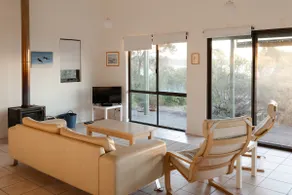 Wallaby Beach House | 15% Off Weekly! - Image 2