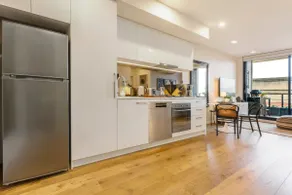 Premium Apartment in Camberwell Junction - Image 3