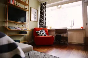 Cozy green studio: Wifi, A/C, next to train & tram - Image 5