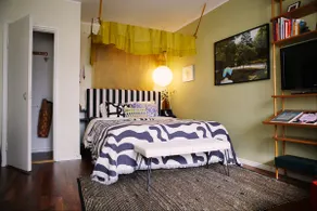 Cozy green studio: Wifi, A/C, next to train & tram - Image 3