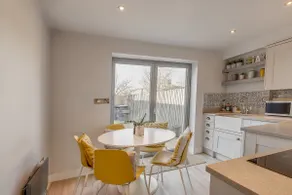 Cosy 2 Bedroom Cottage With Log-burner & Parking - Image 3