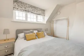 Cosy 2 Bedroom Cottage With Log-burner & Parking - Image 5