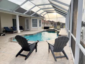 Canal front Pool & Dock water toys Oasis 96 Club House - Image 4
