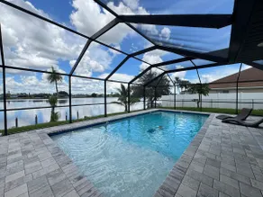 Lakefront home with heated pool & kayaks - Image 2