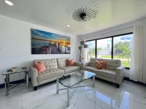 Lakefront home with heated pool & kayaks - Image 4