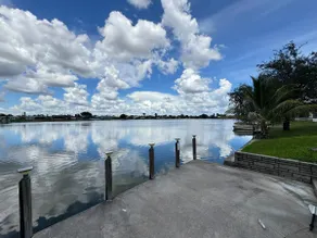 Lakefront home with heated pool & kayaks - Image 3