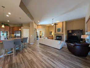 Casa Bella-Luxury home on corner lot, bring your fur baby. - Image 3