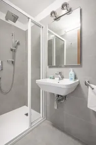 Central & Cozy Apt with Canal View | Full Kitchen - Image 4