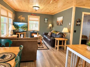 UpNorthGetaway~HotTub*Pool*Trails*Lakes*Nature! - Image 2