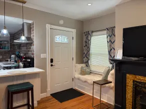 Silver Lake House, hop, skip, jump from Manhattan - Image 4