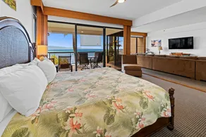 Direct Maui Beach Front! Views! Spacious! A/C! - Image 3