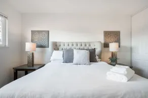 🏡Stylish Modern Home 4BR / 2BA🏡W / gratuit 🚘Parking🚘 - Image 3