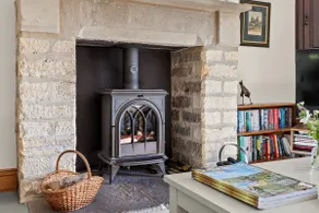 Secluded country cottage with private gardens - Image 5