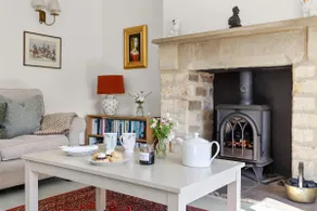 Secluded country cottage with private gardens - Image 4