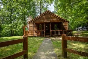 Mountaineer Cabin 3 - Hot Tub & Fireplace close to New River Gorge National Park - Image 3