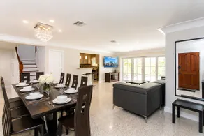 First-Class 5BR Villa in Hollywood Lakes - Image 5