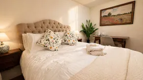 Zen Garden Escape 2BR near YVR - Image 2
