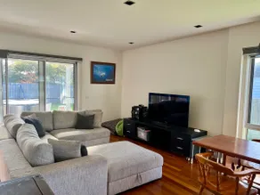 Beachside Pet Friendly Home, 5 min walk to beach - Image 2