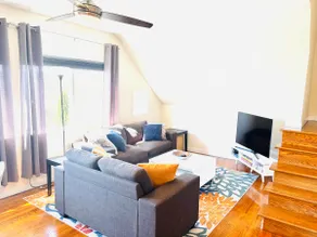 Beautiful 2 Bdrm Home- Location & Gorgeous VIEWS - Image 2