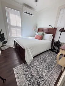 Downtown Lodge - Clean-Pet Friendly-Free Parking - Image 5