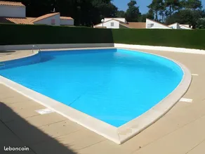 House with shared pool and private garden - Image 3