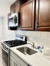 Private 2-Bed by O'Hare –Modern, Close to Rosemont - Image 5
