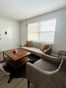 Private 2-Bed by O'Hare –Modern, Close to Rosemont - Image 3