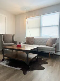 Private 2-Bed by O'Hare –Modern, Close to Rosemont - Image 4