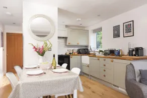 6 Sandy Lane - Image 4