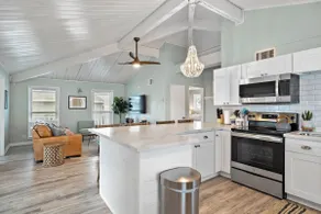 Canal Front Bungalow with Screened Patio and Kayaks - Image 5