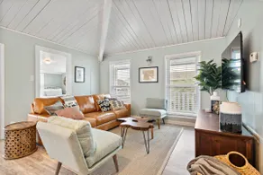 Canal Front Bungalow with Screened Patio and Kayaks - Image 3