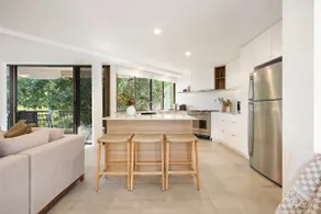 Elsa - 70 Upper Hastings Street 5 - Image 2
