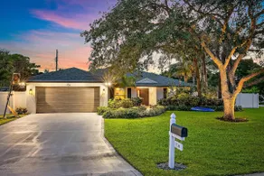 Renovated Tequesta Pool Home only Minutes to Beaches, Shopping and Restaurants - Image 3