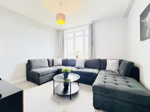 Skyline View Apartment - Image 5