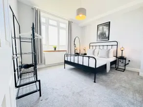 Skyline View Apartment - Image 3