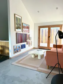 Chic Venice Stay | European Design by the Beach - Image 5