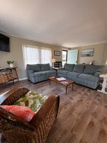 Pet-Friendly Coastal Cottage, steps to the Beach! - Image 4