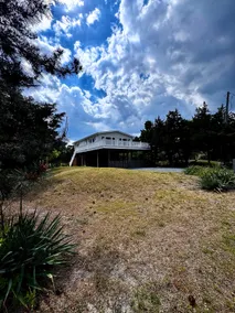 Pet-Friendly Coastal Cottage, steps to the Beach! - Image 2