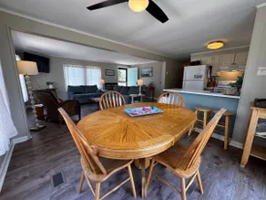 Pet-Friendly Coastal Cottage, steps to the Beach! - Image 5
