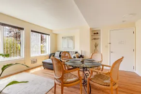 Sea Cliff Garden Studio w/ Large Sunny Patio - Image 2