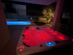 Sunlux Villa (Heated Pool, Jacuzzi, Infrared Sauna) - Image 4