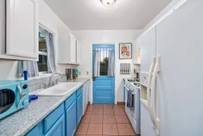 Whimsical and Colorful Midtown 2 Bedroom Home - Image 4