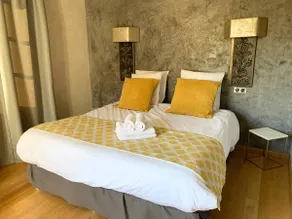 Charming guesthouse, 5 suites - Image 3