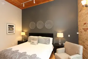 Modern Suite in downtown Saugatuck - Image 3