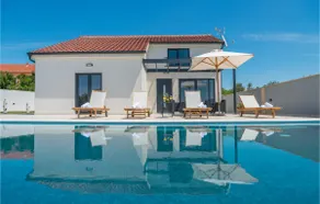 Beautiful Home In Skabrnja - Image 5