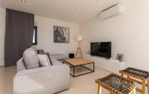 Beautiful Home In Skabrnja - Image 3